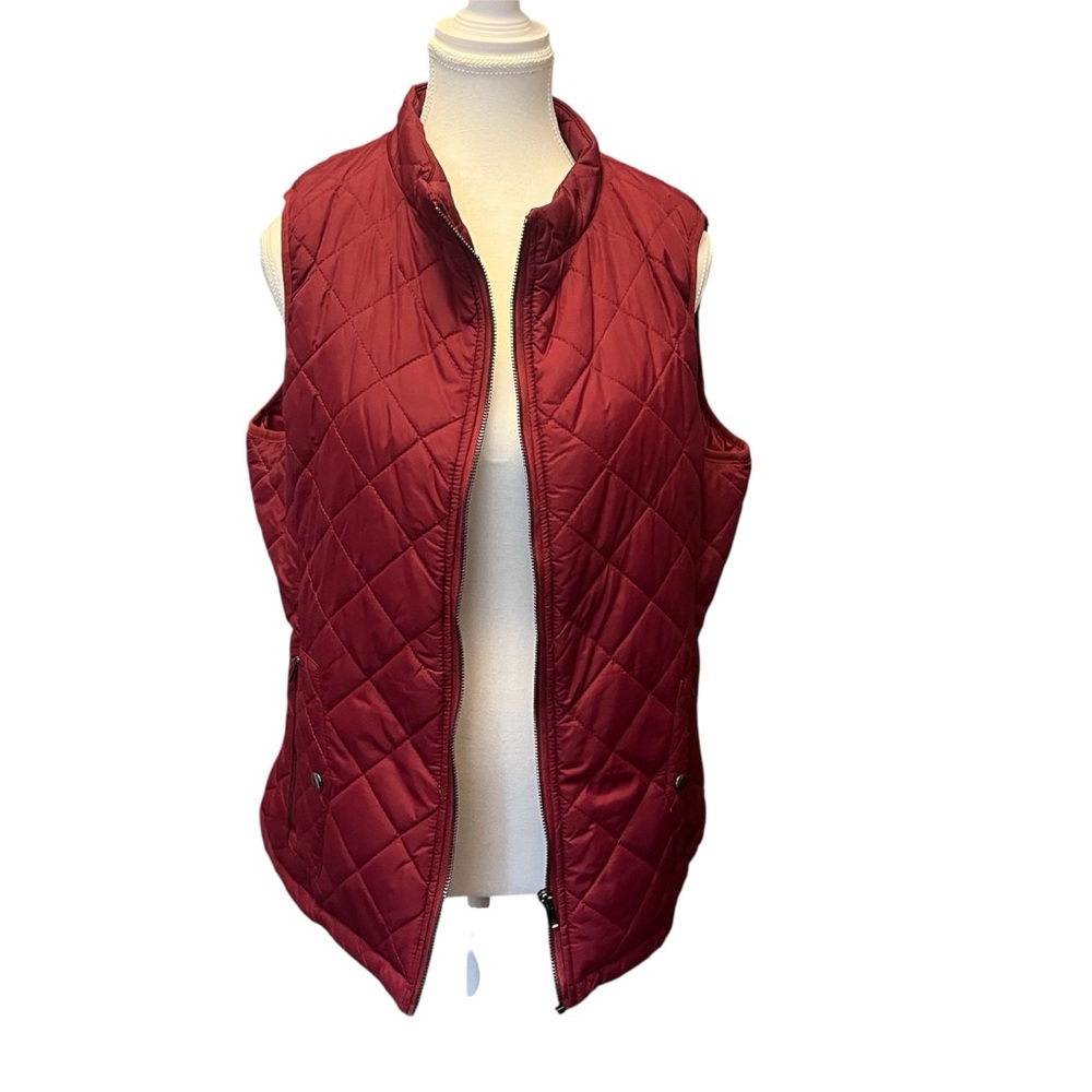 NWOT • Quilted Sleeveless Puffer Vest in Burgundy